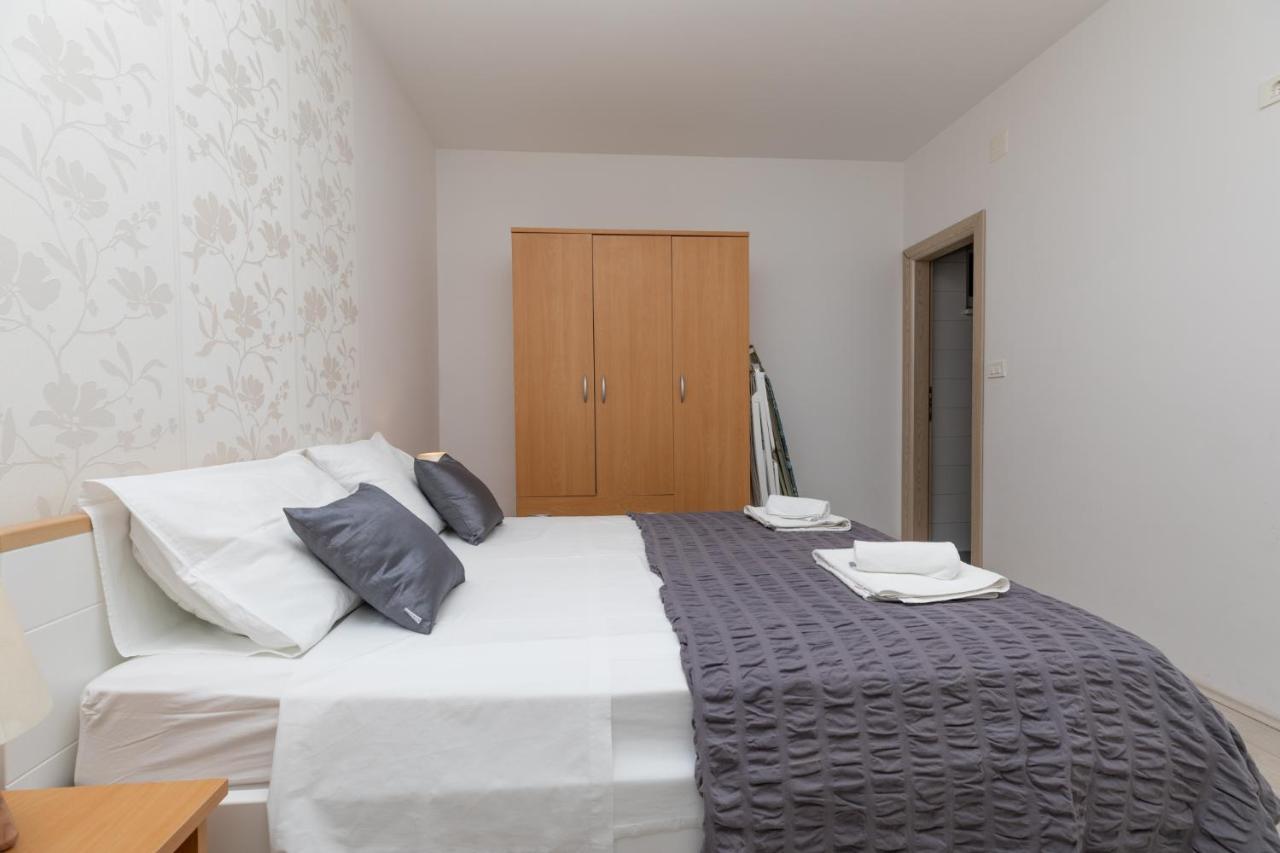 Apartments Villa Carica B&B Мимице Екстериор снимка