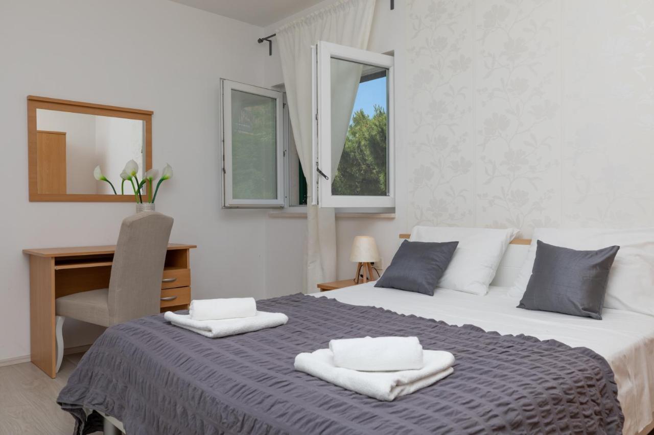 Apartments Villa Carica B&B Мимице Екстериор снимка