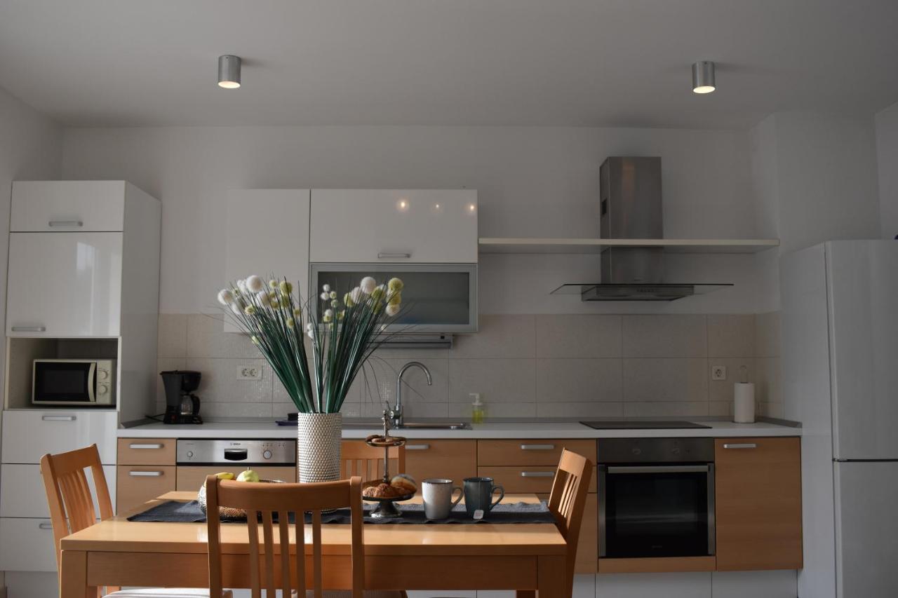 Apartments Villa Carica B&B Мимице Екстериор снимка